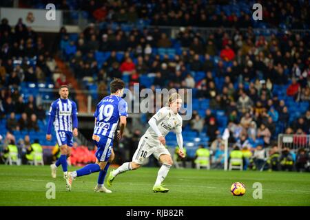 Luka Modric in Aktion. Ziele von Benzema, Vinicius jr. und Mariano geben, um den Sieg zu Madrid 3-0 gegen Alavés vor der Schale Clásico. Februar 2 Stockfoto
