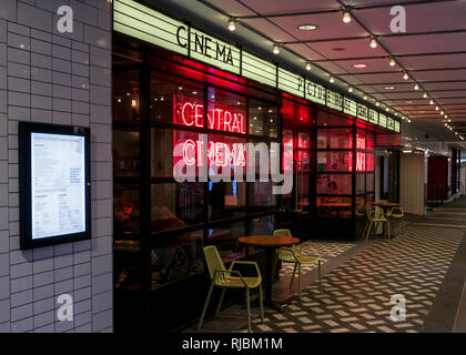 Neon Beschriftungen für den neuen Eingang des Bildes Haus Central Kino in der Nähe von Piccadilly Circus in London. Bild Haus kino Soho. Stockfoto