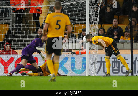 Wolverhampton Wanderers" Matt Doherty scores zweites Ziel seiner Seite des Spiels während der FA Cup in die vierte Runde replay Gleiches an Molineux, Wolverhampton. Stockfoto