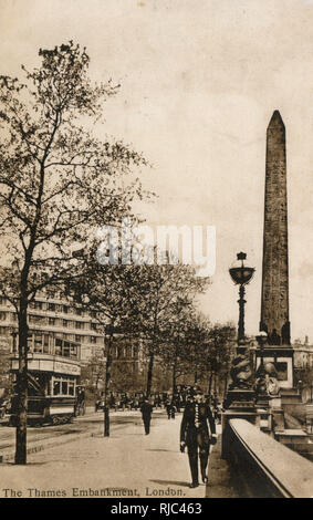 Die Themse mit Kleopatras Nadel - London Stockfoto