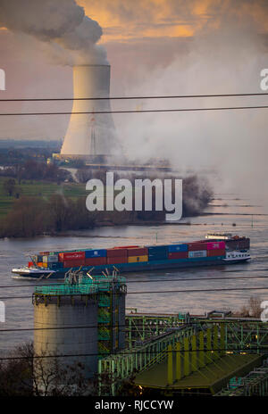 Stahl Standort Duisburg Hamborn, Kokerei Schwelgern ThyssenKrupp Steel, Hochöfen, hinten links und den Kühlturm des Kohlekraftwerk Du Stockfoto