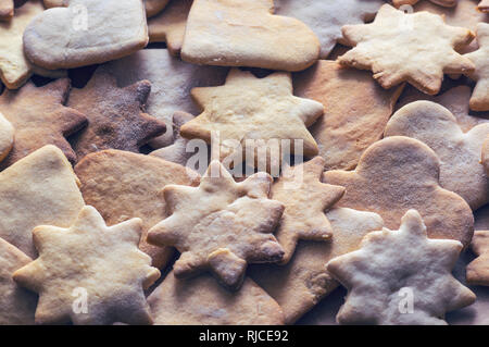 Nahaufnahme auf Stern- und Herzform hausgemachte Cookies Stockfoto