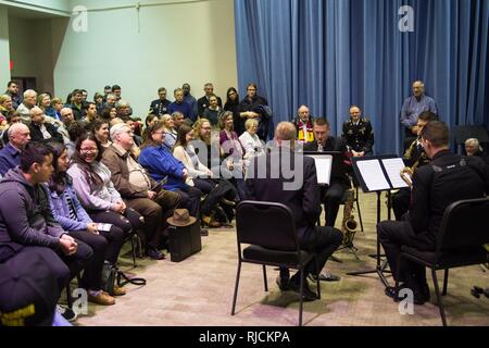 FAIRFAX, Va. (Jan. 13, 2018) Die US-Marine Band Saxophone Quartet führt auf internationaler Saxophon Symposium der Marine Band an der George Mason University in Fairfax, Virginia. Die internationale Saxophon Symposium ist der Marine Band größten outreach Veranstaltung jedes Jahr mit Tausenden von Studenten, Lehrer, Künstler und andere Teilnehmer aus der ganzen Welt. Stockfoto