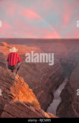 Nordamerika, USA, Amerikanische: Colorado Plateau; Utah; Mexican Hat, Schwanenhälse, State Park, San Juan River; Canyon, Fluss, Bären Ohren, nationalen Monum Stockfoto