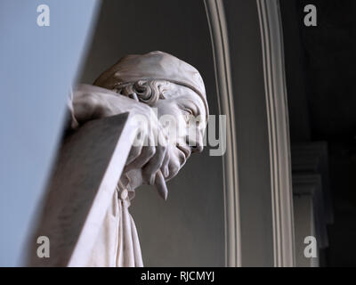 Statue von Arnolfo di Cambio suchen, um sich an der Duomo Kathedrale von Florenz Stockfoto