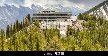 BANFF, AB, Kanada - Juni 2018: Visitor Center auf Schwefel Berg in Banff. Stockfoto
