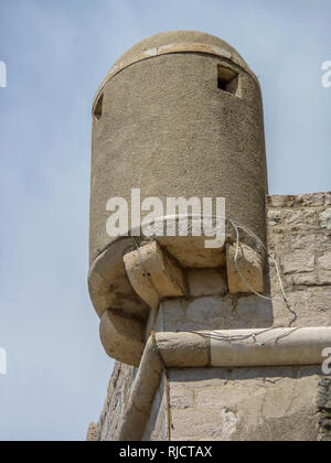 Detail einer Stein Aussichtspunkt auf die Mauern der Altstadt von Dubrovnik, Kroatien Stockfoto