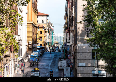 Rom, Italien, 4. September 2018: straßenbild Stadtbild der Stadt Stadt Straße Via Urbana unterzeichnen und Piazza Esquilino Park Square Gestaltung der Straße in RIONI M Stockfoto