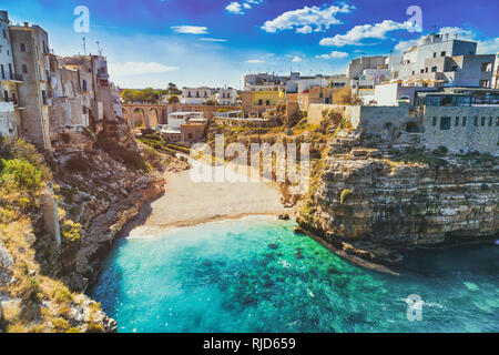 Malerischer Blick auf Lama Monachile Strand Cala Porto in Polignano a Mare, Italien Stockfoto