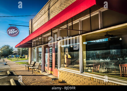 Miss Melissa's Cafe war einst ein blühendes Restaurant auf der Market Street in Moundville, Alabama, aber es ist nun geschlossen. Stockfoto