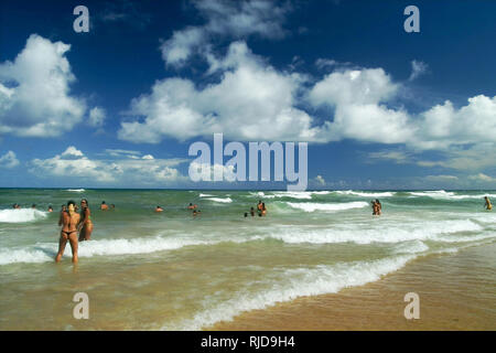 SALVADOR DE BAHIA, BRASILIEN - Feb.26,2009: Margherita Beach ist ein Bar Beach und Diskothek in der flamengo Bech in der Nähe der Stadt Salvador de Bahia gelegen Stockfoto