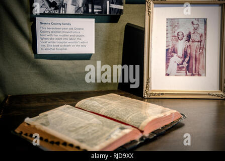 Die Bibel ist in Lowndes Interpretive Center, Feb 3, 2015, in Hayneville, Alabama zu Psalm 23 geöffnet. Stockfoto