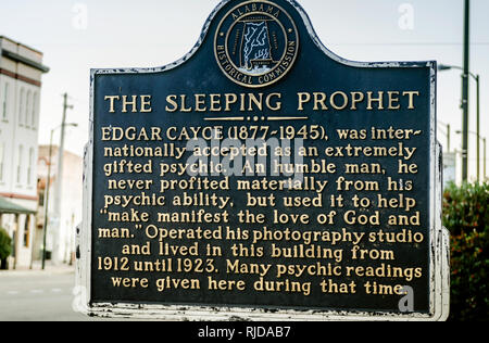 Eine historische Markierung aus der Alabama Historische Kommission ist außerhalb von Edgar Cayce Studio auf der Broad Street, Feb.14, 2015 in Selma, Alabama entfernt. Stockfoto