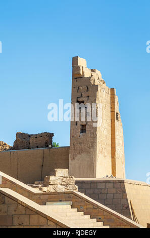 Gateway am Eingang zum Tempel von Kom Ombo, Tempel von Sobek, eine ungewöhnliche Doppel Tempel aus Ptolomeic Dynastie im oberen Ägypten Stockfoto