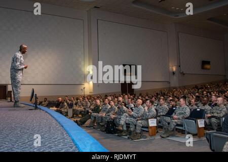 Maxwell AFB, Ala-Chief Master Sergeant der Luftwaffe Kaleth O. Wright, 18 CMSAF, hält alles für Maxwell-Gunter Personal, Jan. 10, 2018. Stockfoto
