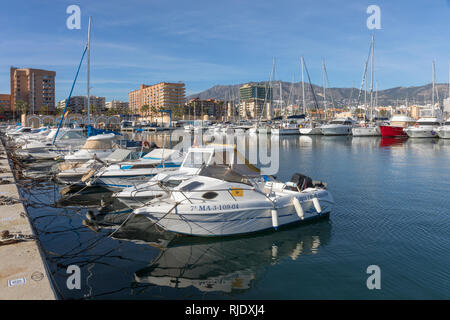 Fuengirola, Costa del Sol, Provinz Malaga, Andalusien, Südspanien. Sportboote im Hafen. Stockfoto