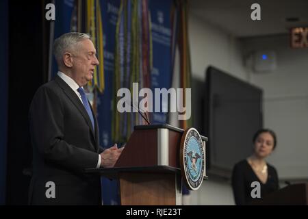 Verteidigungsminister James N. Mattis kündigt die nationalen Verteidigungsstrategie an der Johns Hopkins University School of Advanced International Studies in Washington, 31.01.19. Stockfoto