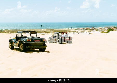 GEIPABU DÜNEN, Natal, Brasilien - Feb.14,2009: Touristen besuchen Sie die berühmten Dünen von Dune Buggy Stockfoto