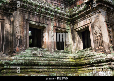 Angkor Wat Temple devatas oder weibliche Wächter im Angkor Archäologischen Park, Siem Reap, Kambodscha. Stockfoto