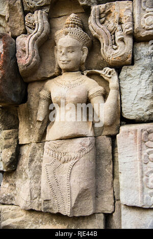 Die Steingräber des Preah Khan Tempels, einer weiblichen Hüterin im archäologischen Park Angkor, Siem Reap, Kambodscha. Stockfoto