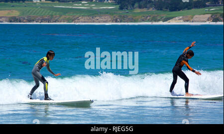 Kinder surfen Stockfoto