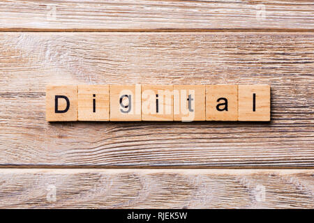 Digitale Wort auf Holz Block geschrieben. Digitaler Text auf Holz- Tabelle für Ihr Design, Konzept. Stockfoto