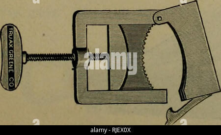 . Katalog der Veterinär Instrumente. Tierärztliche Instrumente, Apparate und Geräte. PATENT BEANTRAGT. Abb. 10890. Die fash Emasculator. $ 10.00. Bitte beachten Sie, dass diese Bilder sind von der gescannten Seite Bilder, die digital für die Lesbarkeit verbessert haben mögen - Färbung und Aussehen dieser Abbildungen können nicht perfekt dem Original ähneln. extrahiert. Truax, fest, Herst. von chirurgischen Instrumenten, Chicago. (1894. Chas. Truax, Greene &Amp; Co. (integriert)) [aus dem alten Katalog]. Chicago, J. C. Winship &Amp; Co., Drucker Stockfoto