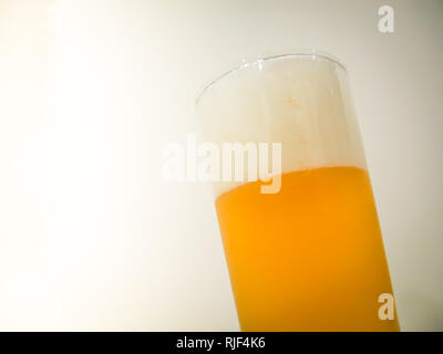 Handwerk Bier, Bier in einem Raum mit wenig Licht für die Verkostung Stockfoto