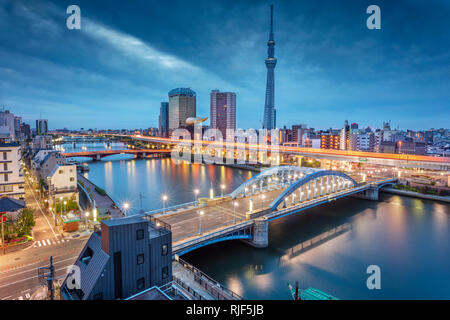 Tokio, Japan. Stadtbild Bild von Tokio Skyline während der Dämmerung in Japan.