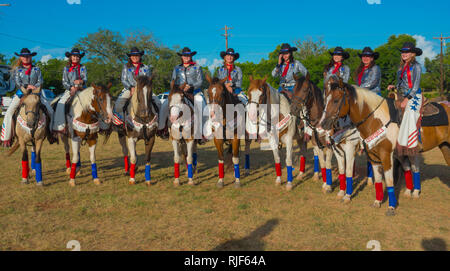 Rodeo Unterhaltung Die Lone Star Cowgirls mit Stolz und Patriotismus Stockfoto