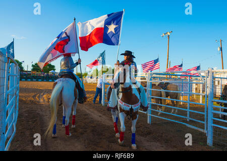 Rodeo Unterhaltung Die Lone Star Cowgirls mit Stolz und Patriotismus Stockfoto