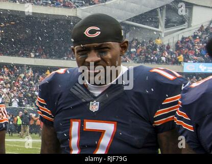 Generalleutnant Michael S. Tucker, kommandierender General der US-Armee mit Sitz in Rock Island Arsenal, Illinois, und Befehl Sgt. Maj. Sam Junge, auch der erste US-Armee, Zeuge der Münzwurf vor zwischen den Chicago Bears und Minnesota Vikings am Soldier Field, ein NFL Spiel bezeichneten Truppen zu Ehren zu treten, statt ein paar Tage nach Veterans Day, 07.11.16. Stockfoto