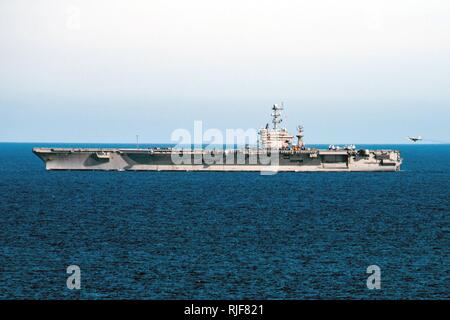 Pazifik (31. 13, 2016) Eine F/A-18 Super Hornet zu Carrier Air Wing (Cvw) 9 landet auf der Nimitz-Klasse Flugzeugträger USS John C Stennis (CVN 74) während der Träger Qualifikationen zugewiesen. John C Stennis ist unterwegs Routine Ausbildung in der dritten Flotte Verantwortungsbereich durchzuführen. Stockfoto