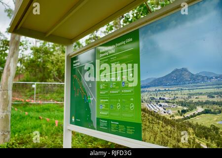 Das Schild am Eingang des Moongun Wanderweg am Elliot Federn, Townsville, Queensland, Australien Stockfoto