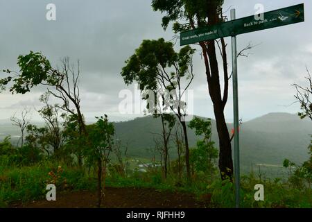 Tolle Arbeit, die Sie gemacht, Szenen aus einem Spaziergang am Elliot Federn, Moongun Wanderweg am Elliot Federn, Townsville, Queensland, Australien Stockfoto