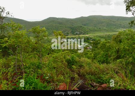 Szenen aus einem Spaziergang am Elliot Federn, Moongun Wanderweg am Elliot Federn, Townsville, Queensland, Australien Stockfoto