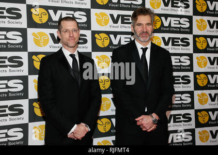 Beverly Hills, USA. 05 Feb, 2019. David Benioff, Links, und D.B. Weiss, der Spiel der Throne und der Creative Excellence Award Empfänger stellen auf der 17. jährlichen VES Awards im Beverly Hilton Hotel am Dienstag, Februar 5, 2019 in Beverly Hills, Kalifornien. Foto von Danny Moloshok/Moloshok Fotografie, Inc./imageSPACE Credit: Imagespace/Alamy leben Nachrichten Stockfoto