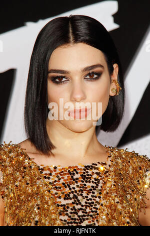 Los Angeles, USA. 05 Feb, 2019. Dua Lipa in Twentieth Century Fox's "Battle Angel Alita: 'Premiere im Regency Dorf Theater in Westwood, CA, 5. Februar 2019 statt. Foto: Joseph Martinez/PictureLux Credit: PictureLux/Hollywood Archiv/Alamy leben Nachrichten Stockfoto