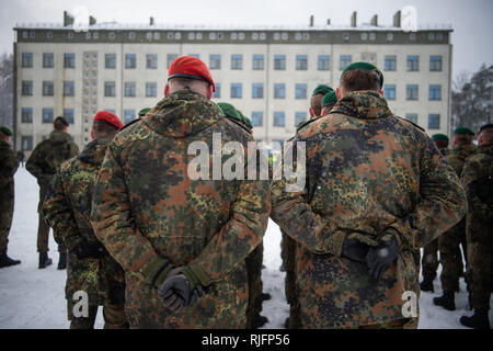 Rukla, Litauen. 04 Feb, 2019. Peter Papenbroock (M), Oberstleutnant Der ...