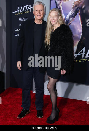 WESTWOOD, Los Angeles, CA, USA - 05. Februar: Regisseur James Cameron und Frau Suzy Amis Cameron kommen an der Los Angeles Premiere von Twentieth Century Fox's': Battle Angel Alita' im Regency Dorf Theater am 5. Februar 2019 in Westwood, Los Angeles, Kalifornien, USA. (Foto von Xavier Collin/Image Press Agency) Stockfoto