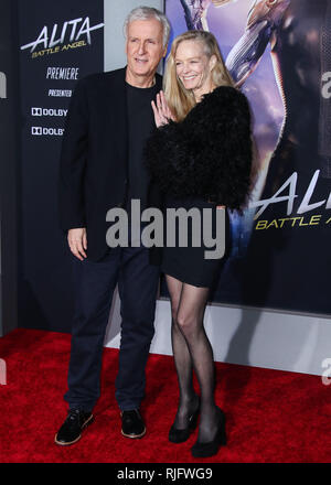 WESTWOOD, Los Angeles, CA, USA - 05. Februar: Regisseur James Cameron und Frau Suzy Amis Cameron kommen an der Los Angeles Premiere von Twentieth Century Fox's': Battle Angel Alita' im Regency Dorf Theater am 5. Februar 2019 in Westwood, Los Angeles, Kalifornien, USA. (Foto von Xavier Collin/Image Press Agency) Stockfoto