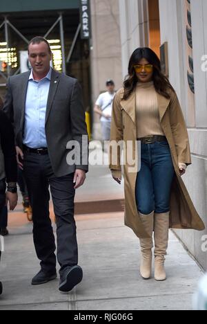 Priyanka Chopra heraus und über für Celebrity Candids - DI,, New York, NY, 5. Februar 2019. Foto: Kristin Callahan/Everett Collection Stockfoto