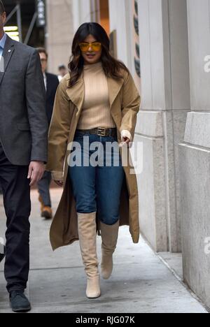 Priyanka Chopra heraus und über für Celebrity Candids - DI,, New York, NY, 5. Februar 2019. Foto: Kristin Callahan/Everett Collection Stockfoto