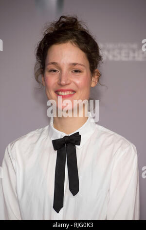 Düsseldorf, Deutschland. 31 Jan, 2019. Vicky KRIEPS, Schauspielerin, Porträt, Porträt, Portrait, 7/8-Einzelbild, einzigen Motiv, Verleihung des Deutschen Fernsehpreis, Deutscher Fernsehpreis 2018 in Köln, am 31.01.2019. | Verwendung der weltweiten Kredit: dpa/Alamy leben Nachrichten Stockfoto