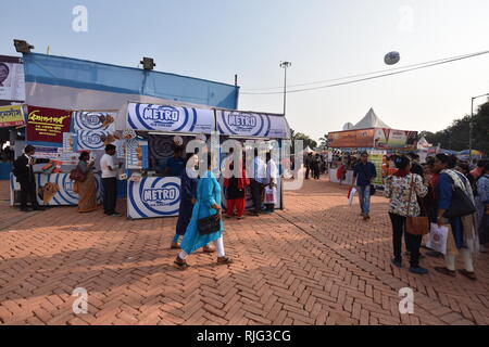 Kolkata, Indien. 6. Februar, 2019. 7. Tag der 12 Tage Dauer 43. Internationalen Kolkata Buchmesse 2019 am Central Park, Salt Lake City, die von den Verlegern und Buchhändlern Gilde organisiert. Credit: Biswarup Ganguly/Alamy leben Nachrichten Stockfoto