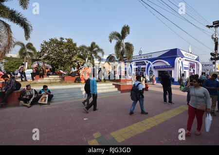 Kolkata, Indien. 6. Februar, 2019. 7. Tag der 12 Tage Dauer 43. Internationalen Kolkata Buchmesse 2019 am Central Park, Salt Lake City, die von den Verlegern und Buchhändlern Gilde organisiert. Credit: Biswarup Ganguly/Alamy leben Nachrichten Stockfoto