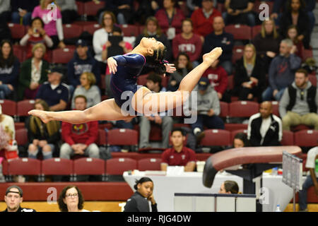 Philadelphia, Pennsylvania, USA. 27 Jan, 2019. Penn's NATALIE YANG konkurriert auf Strahl in eine NCAA Gymnastik an McGonigle Halle treffen. Credit: Ken Inness/ZUMA Draht/Alamy leben Nachrichten Stockfoto