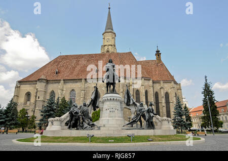 Die Kirche St. Michael am Unirii Platz (Union Square). Cluj-Napoca, Rumänien Stockfoto