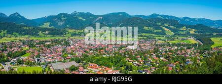 Panorama von der Schattenbergschanze in Oberstdorf, Oberallgäu, Allgäu, Bayern, Deutschland Stockfoto