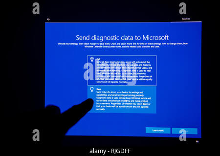 LONDON, VEREINIGTES KÖNIGREICH - May 23, 2018: grundlegende diagnostische Daten an Microsoft gesendet, wenn Windows10 Update Stockfoto